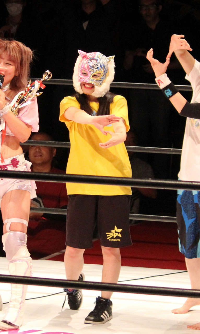 Mayu Iwatani Feet