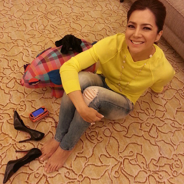 Alice Dixson Feet