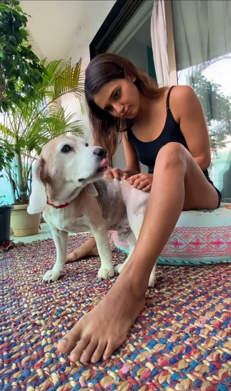Shakti Mohan Feet
