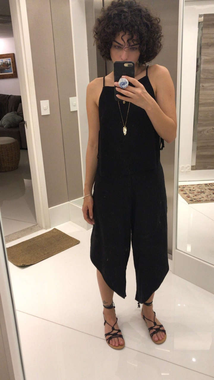 Julia Konrad Viezzer Feet