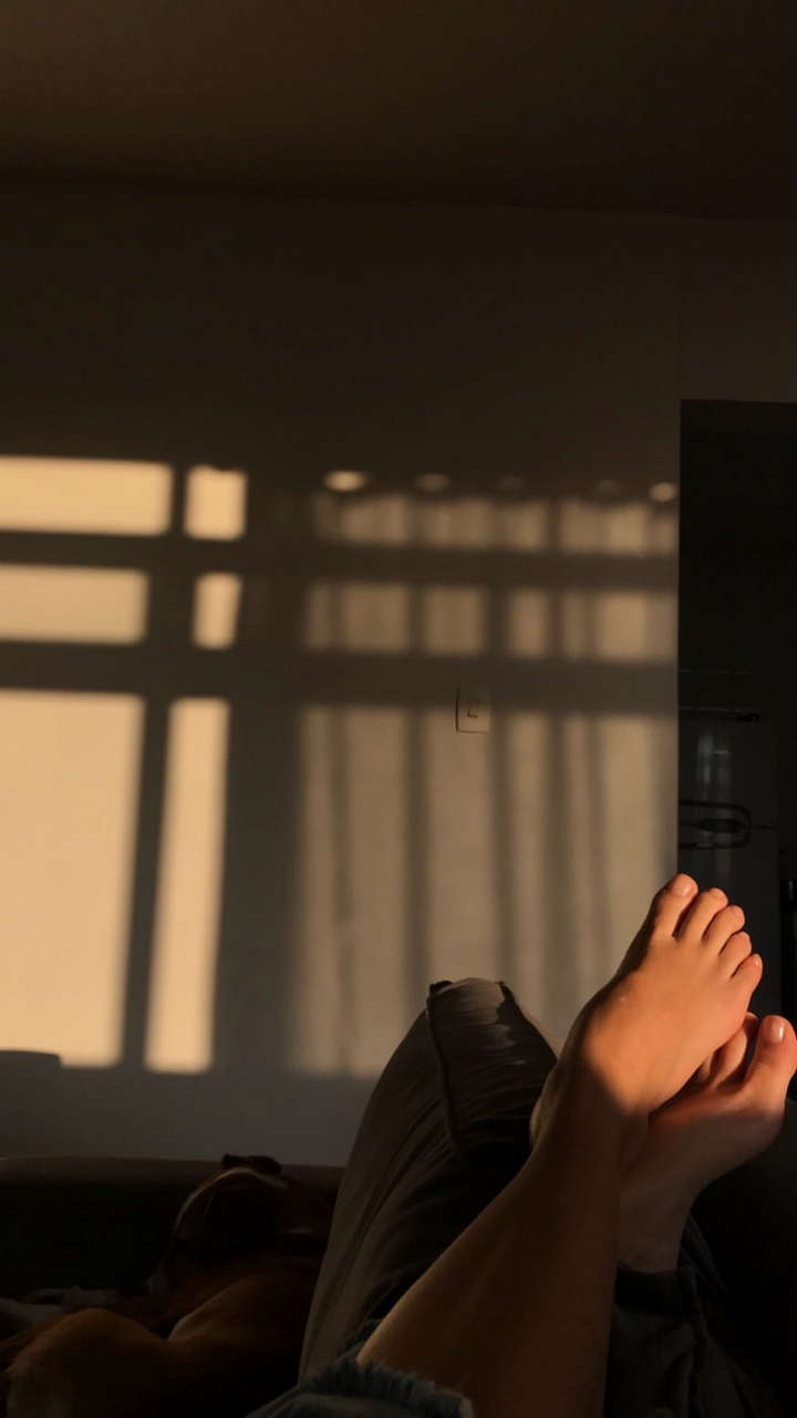 Julia Konrad Viezzer Feet