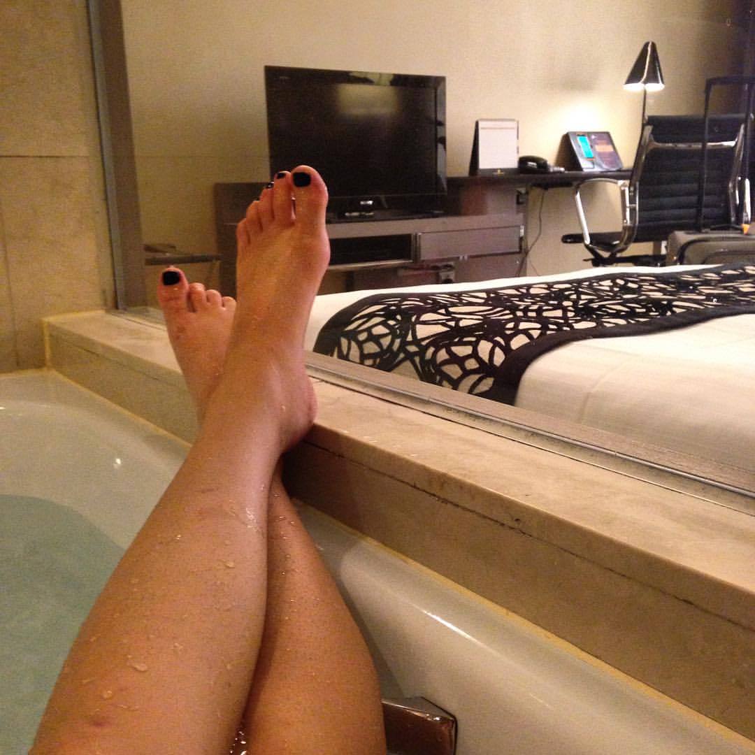 Robyn Adele Anderson Feet