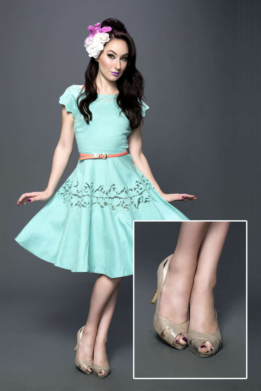 Robyn Adele Anderson Feet