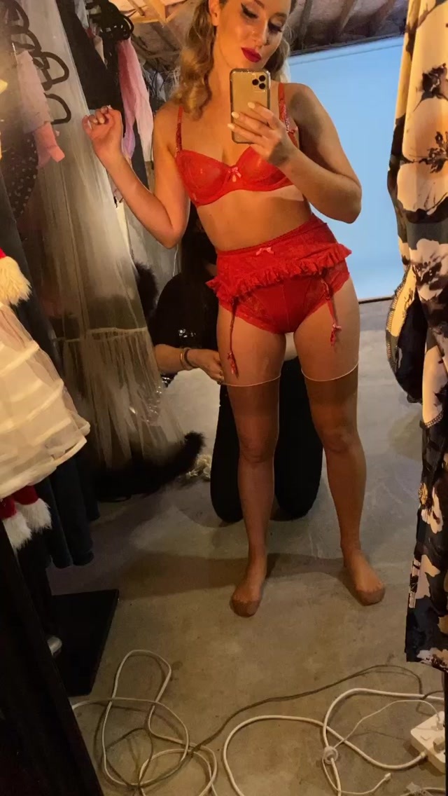 Robyn Adele Anderson Feet