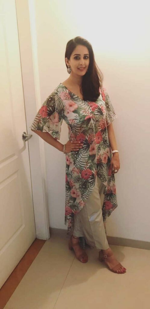 Chahat Khanna Feet (52 photos)