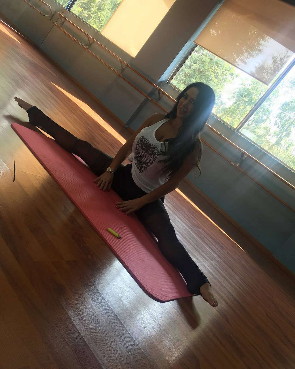 Elissar Abu Murad Feet