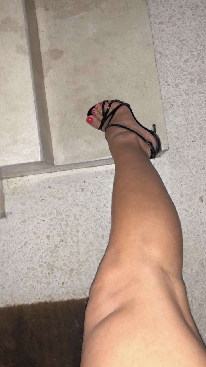 Elissar Abu Murad Feet