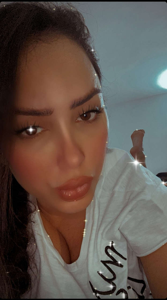 Elissar Abu Murad Feet