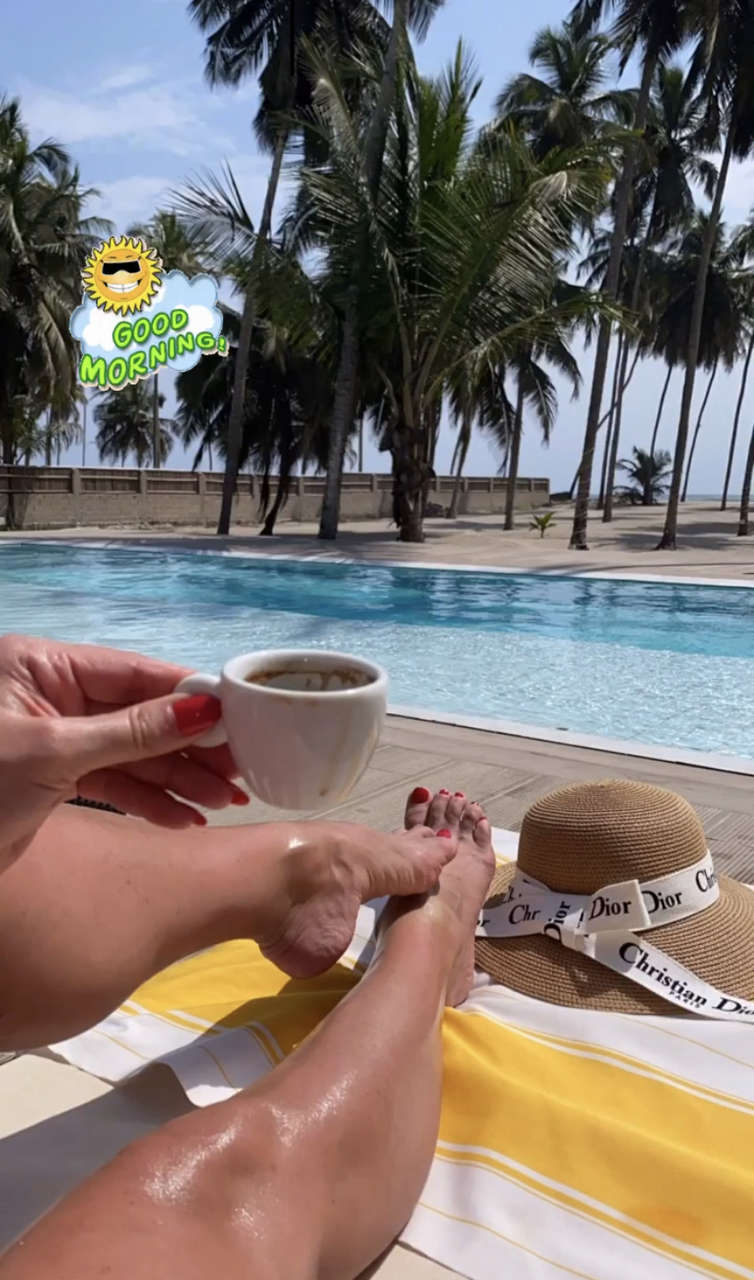 Elissar Abu Murad Feet