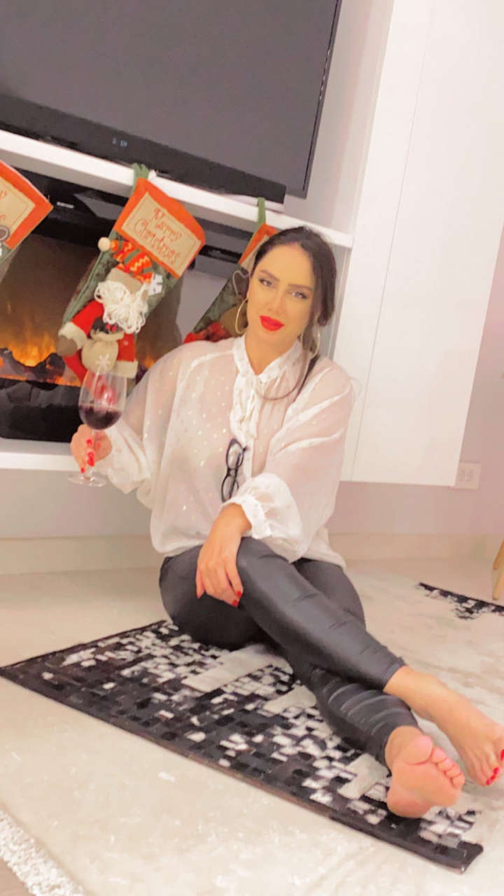 Elissar Abu Murad Feet