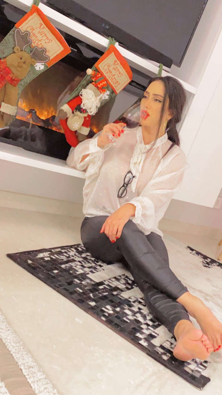 Elissar Abu Murad Feet