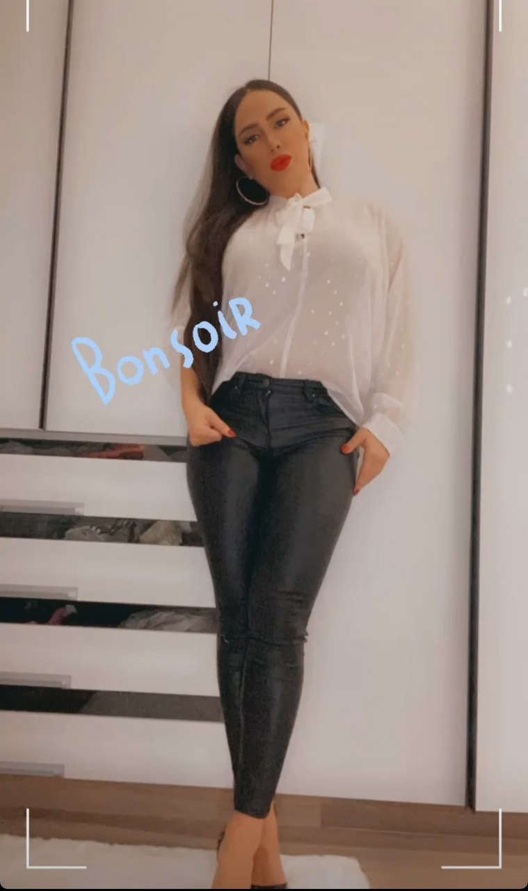 Elissar Abu Murad Feet