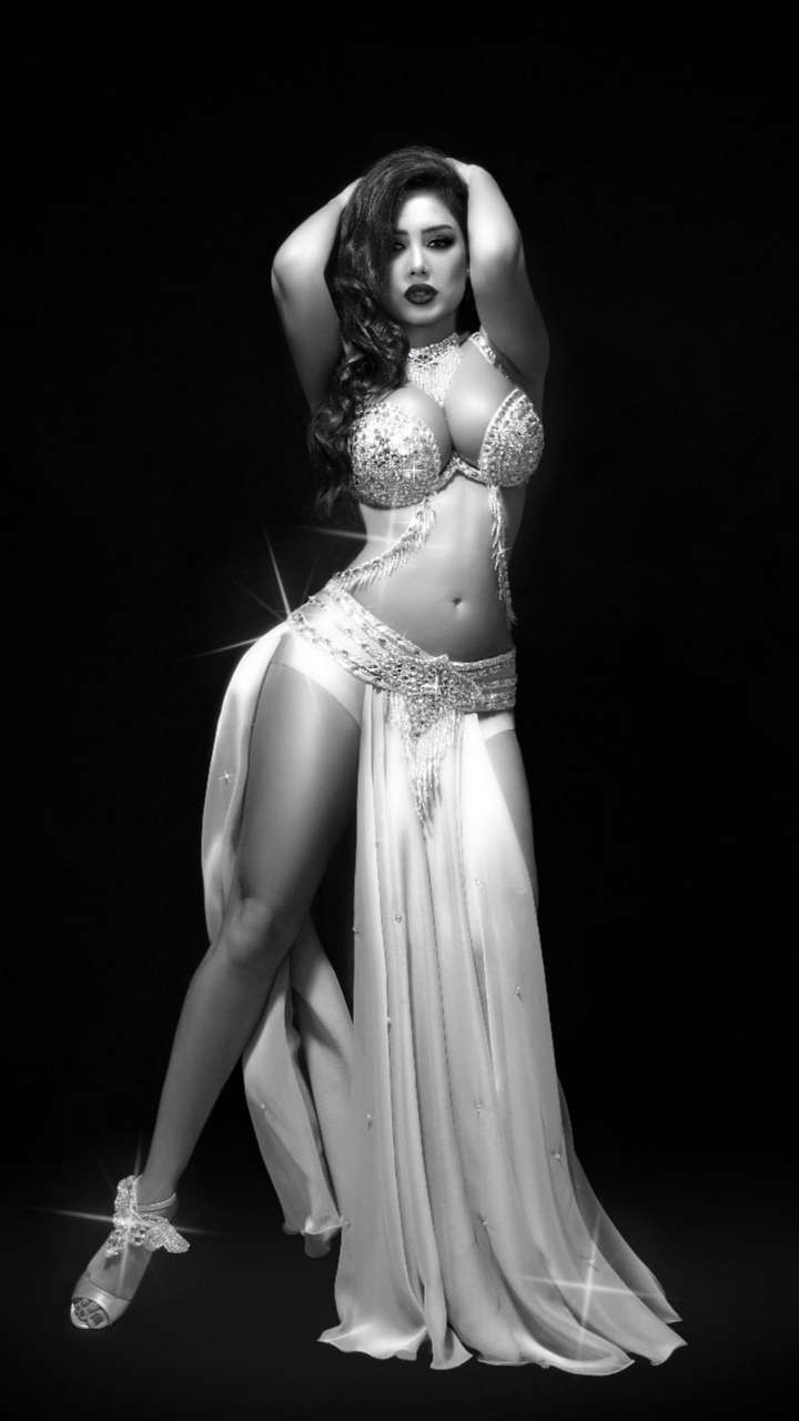 Elissar Abu Murad Feet