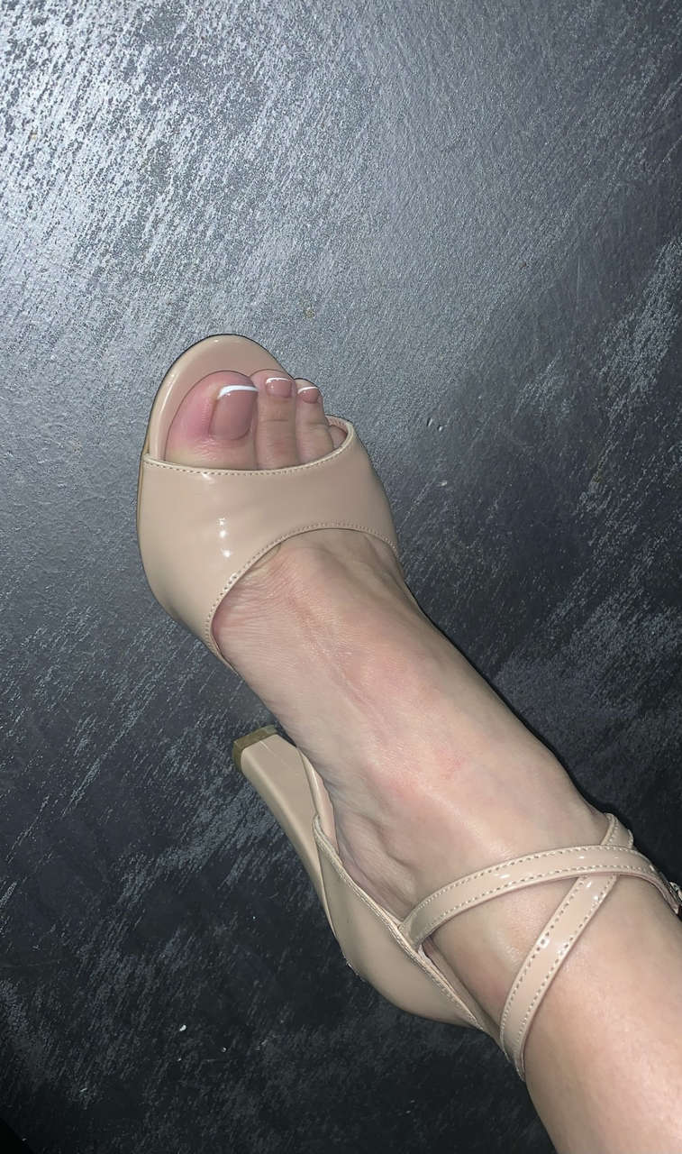 Elissar Abu Murad Feet