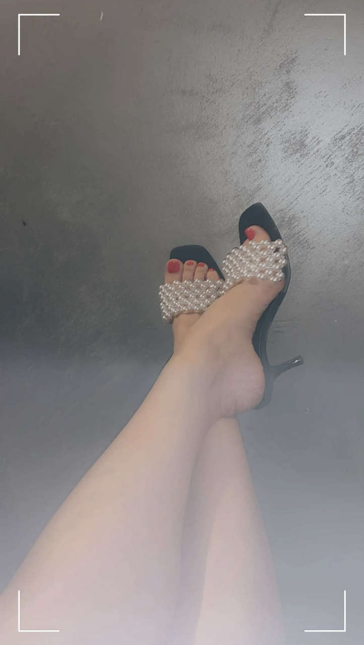 Elissar Abu Murad Feet