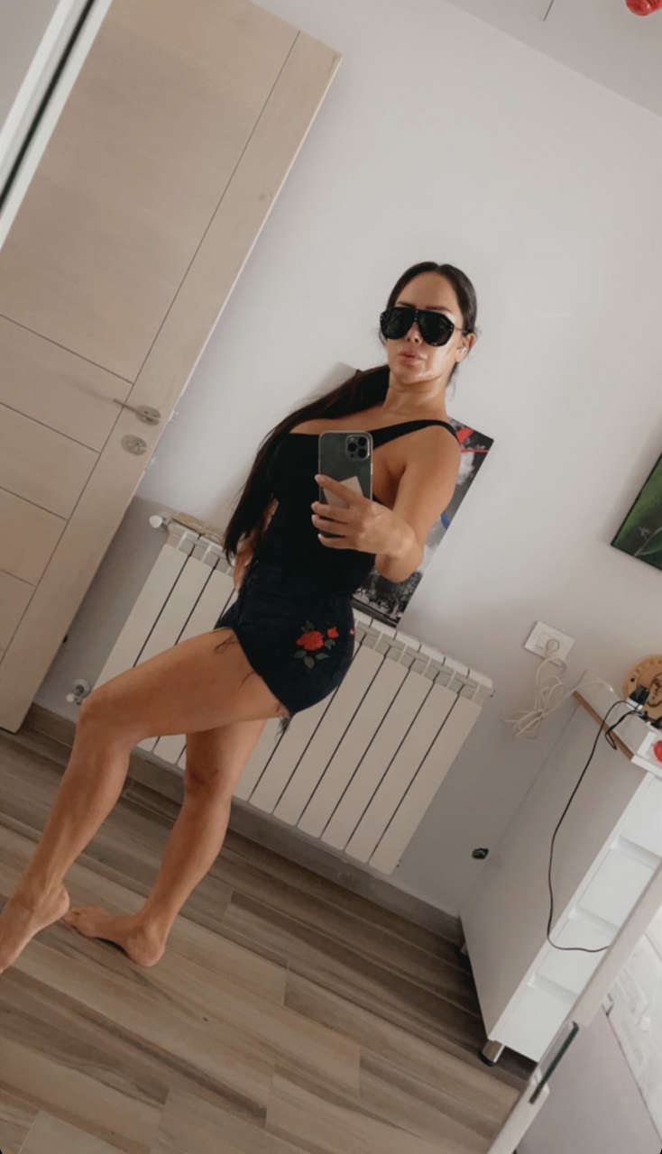 Elissar Abu Murad Feet