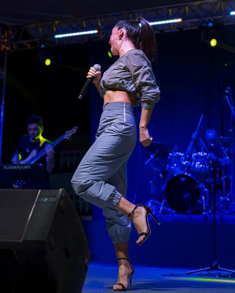 Tugba Yurt Feet (44 photos)