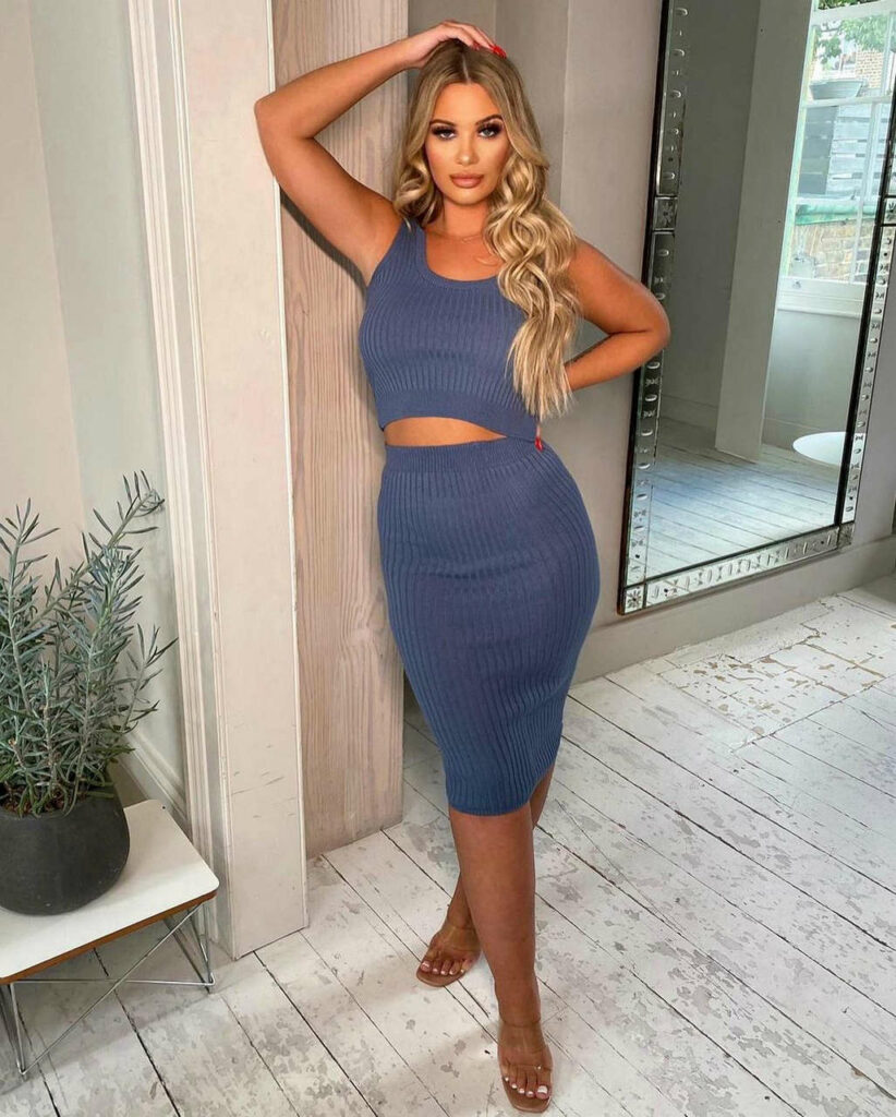Shaughna Phillips Feet (29 images)