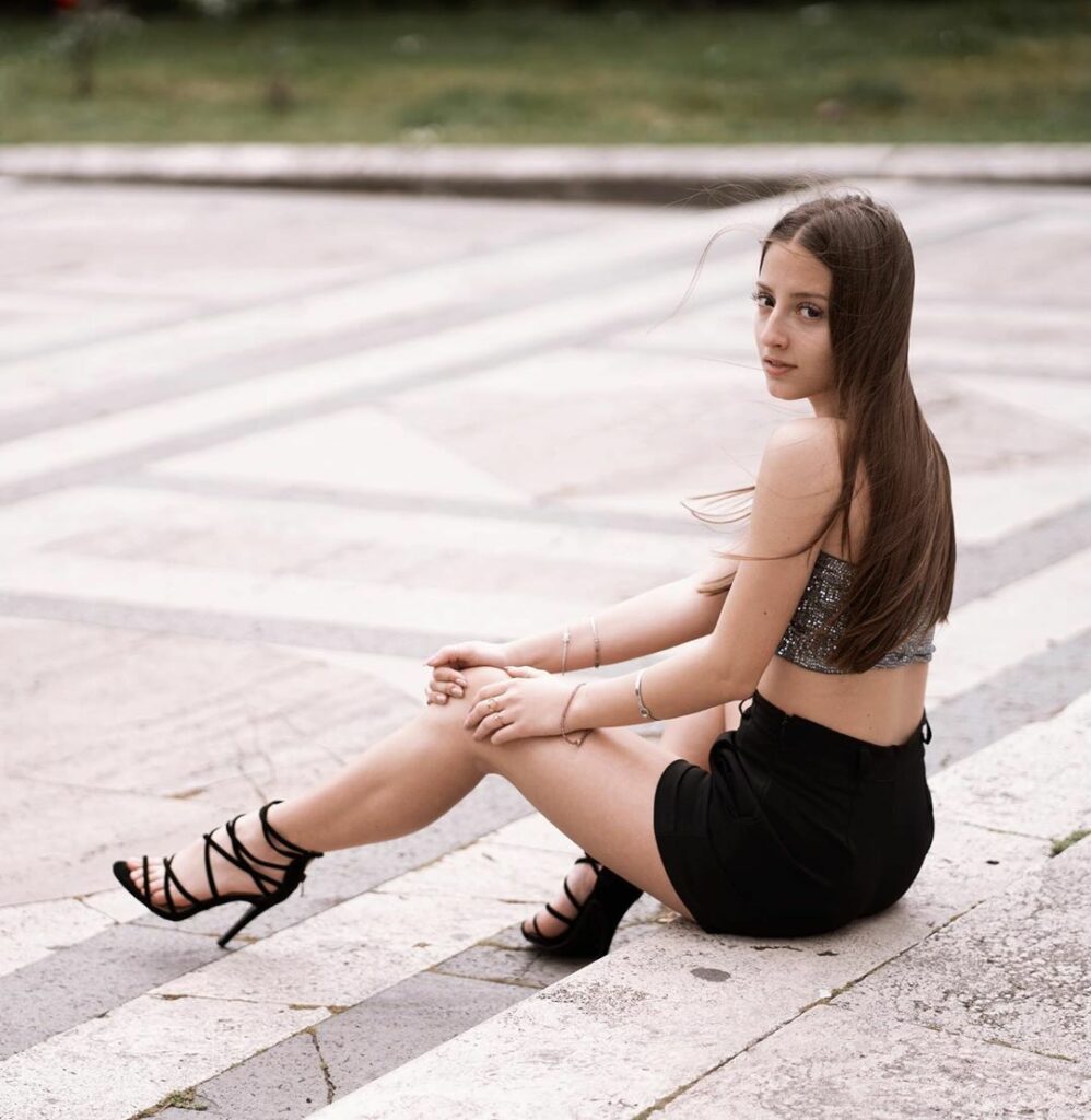 Brunella Cacciuni Feet (29 photos)