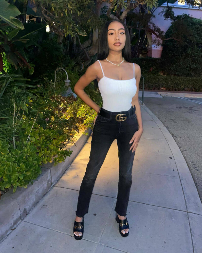 Lexi Underwood Feet (24 images)