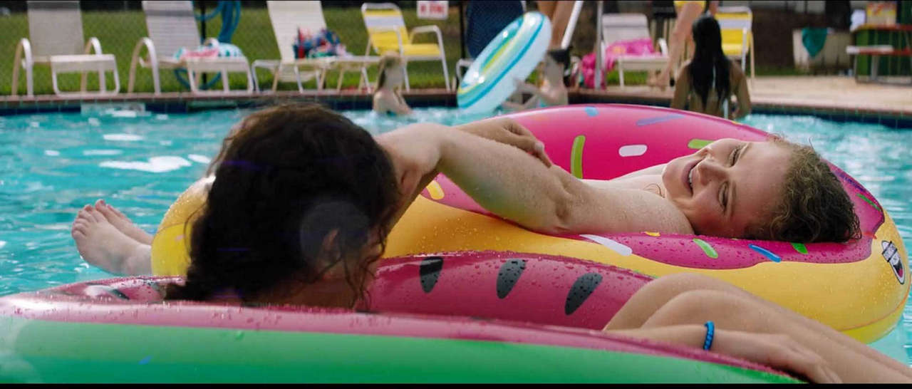 Danielle Macdonald Feet