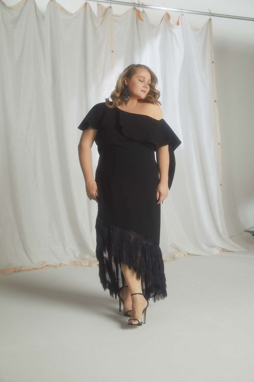 Danielle Macdonald Feet