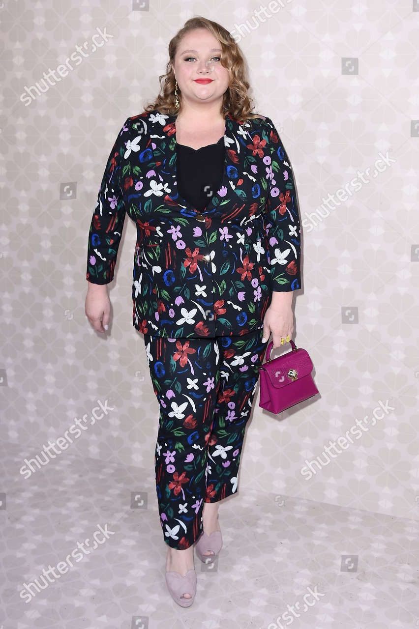 Danielle Macdonald Feet