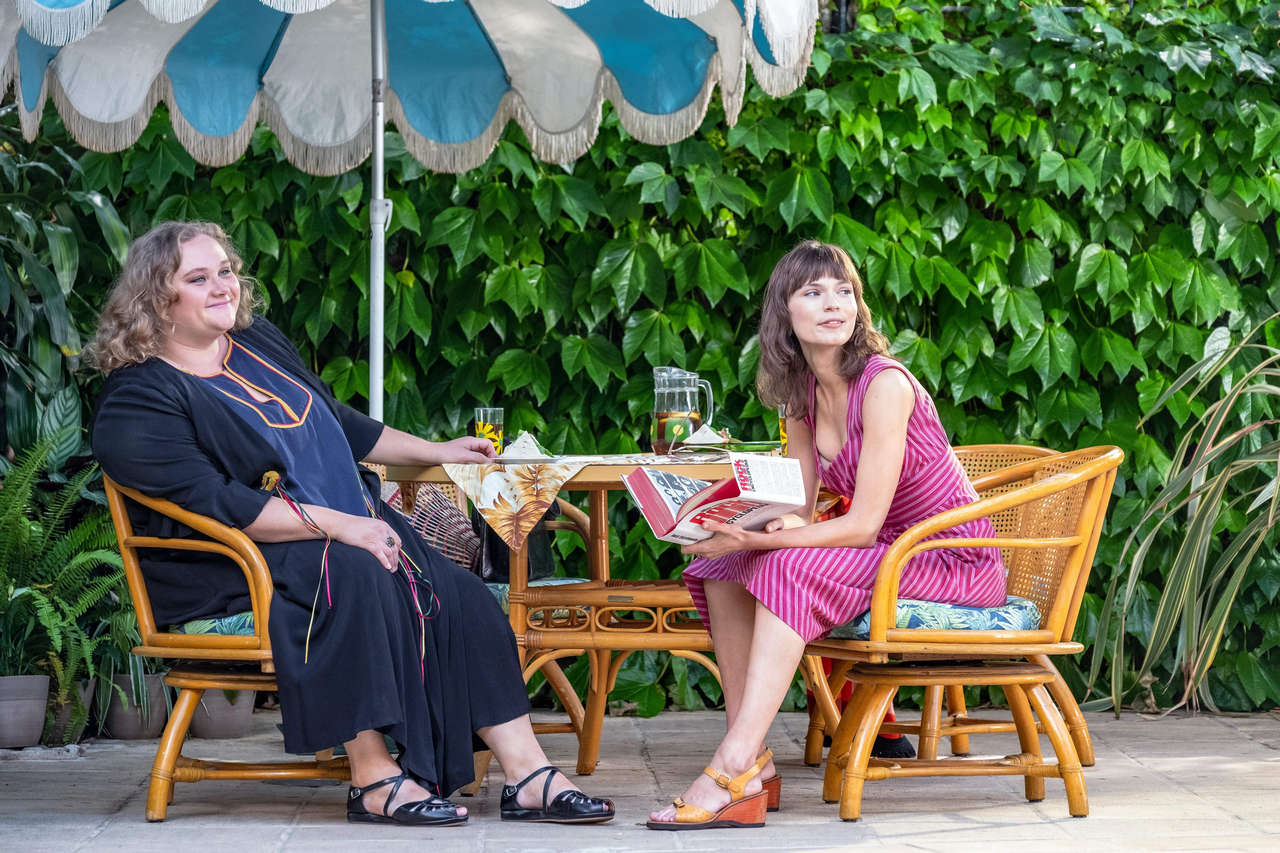 Danielle Macdonald Feet