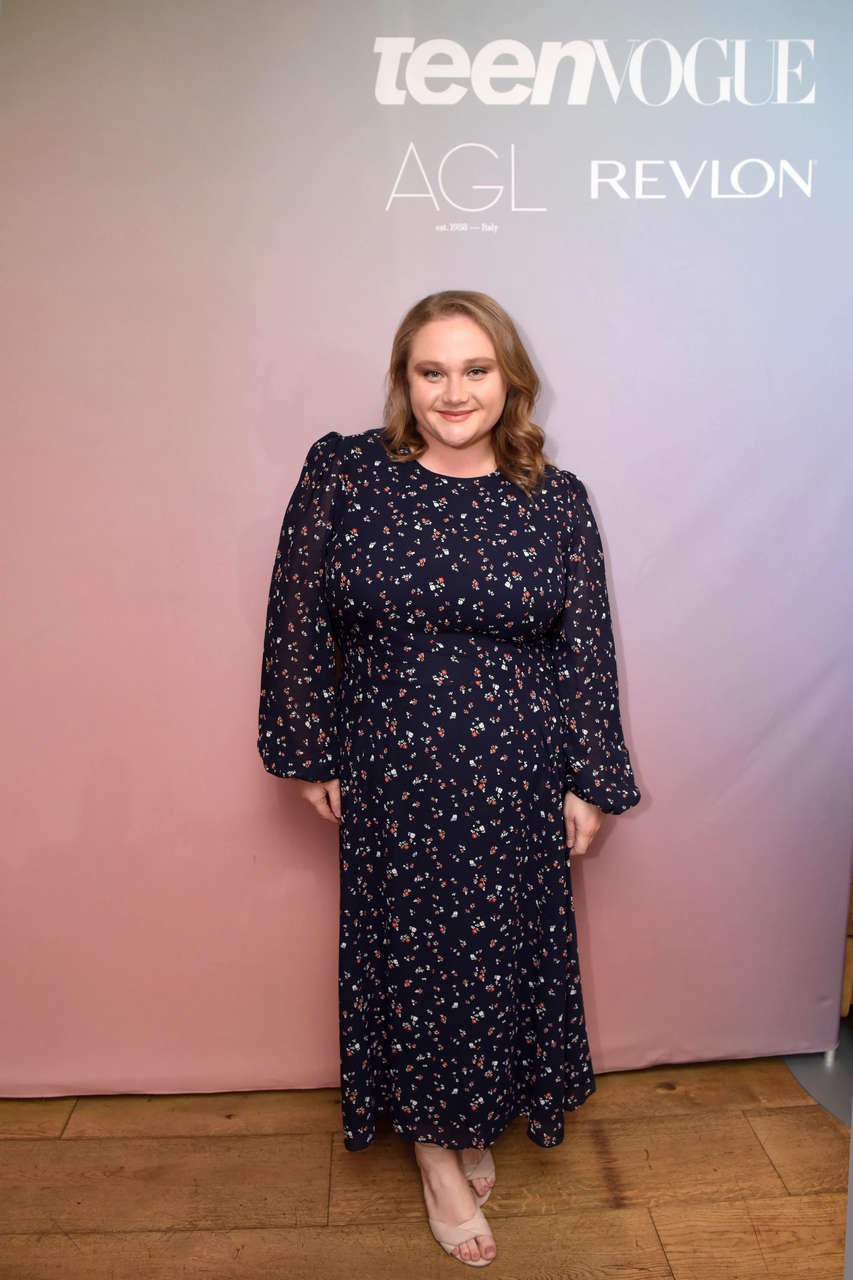Danielle Macdonald Feet