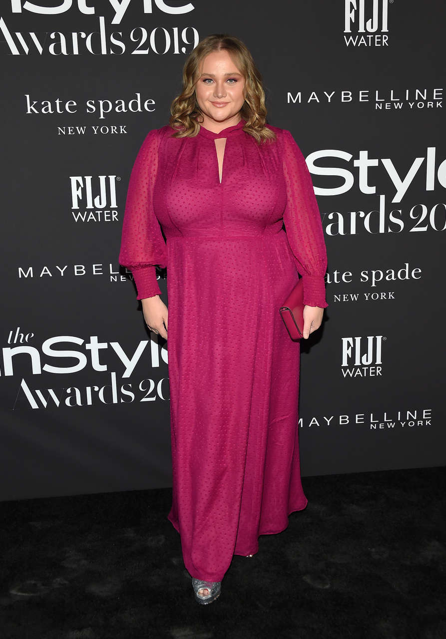 Danielle Macdonald Feet