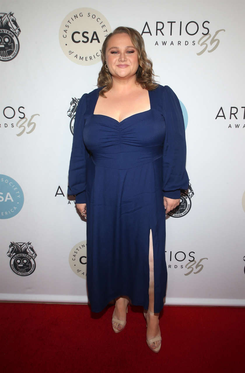 Danielle Macdonald Feet