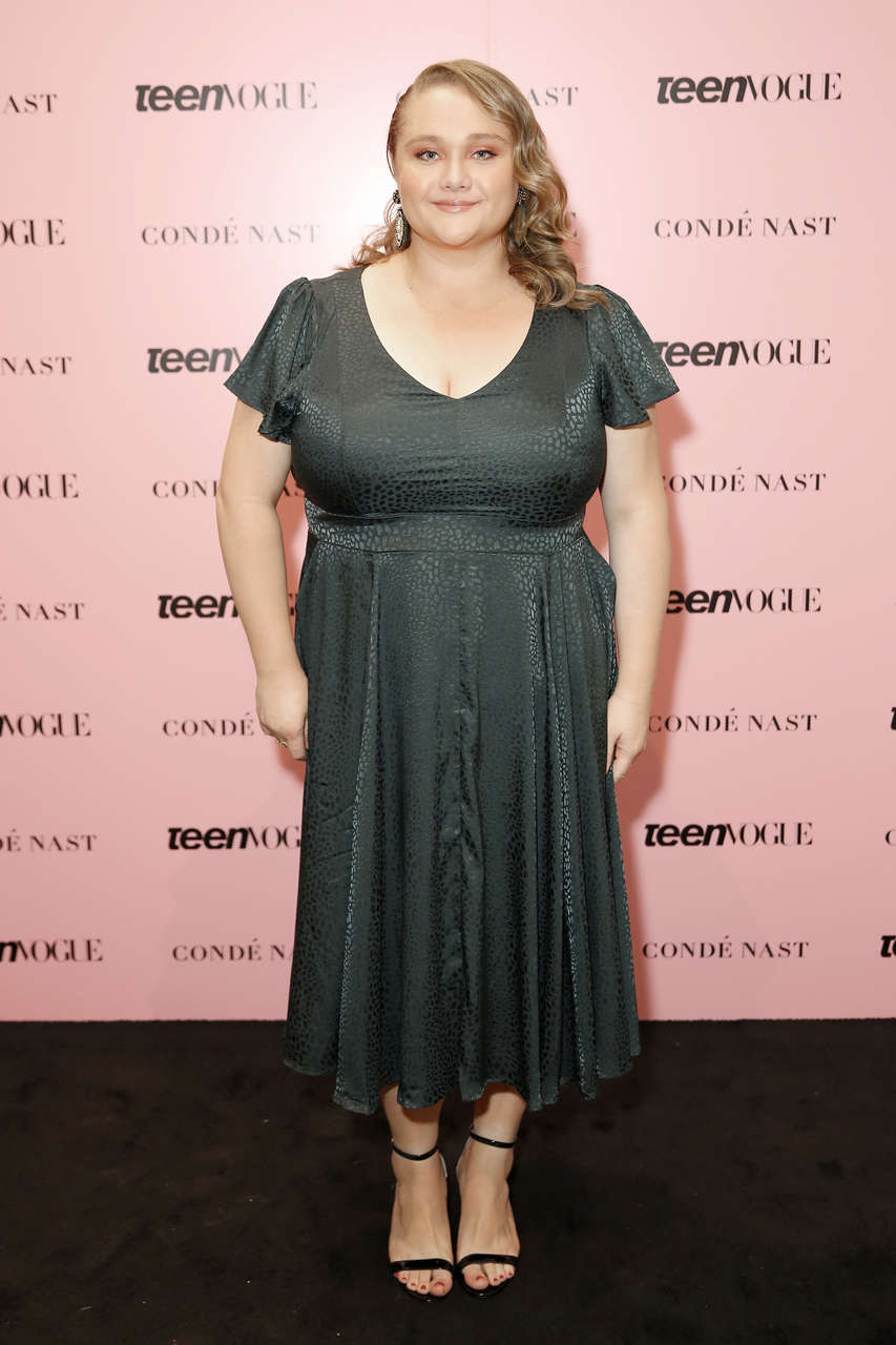 Danielle Macdonald Feet