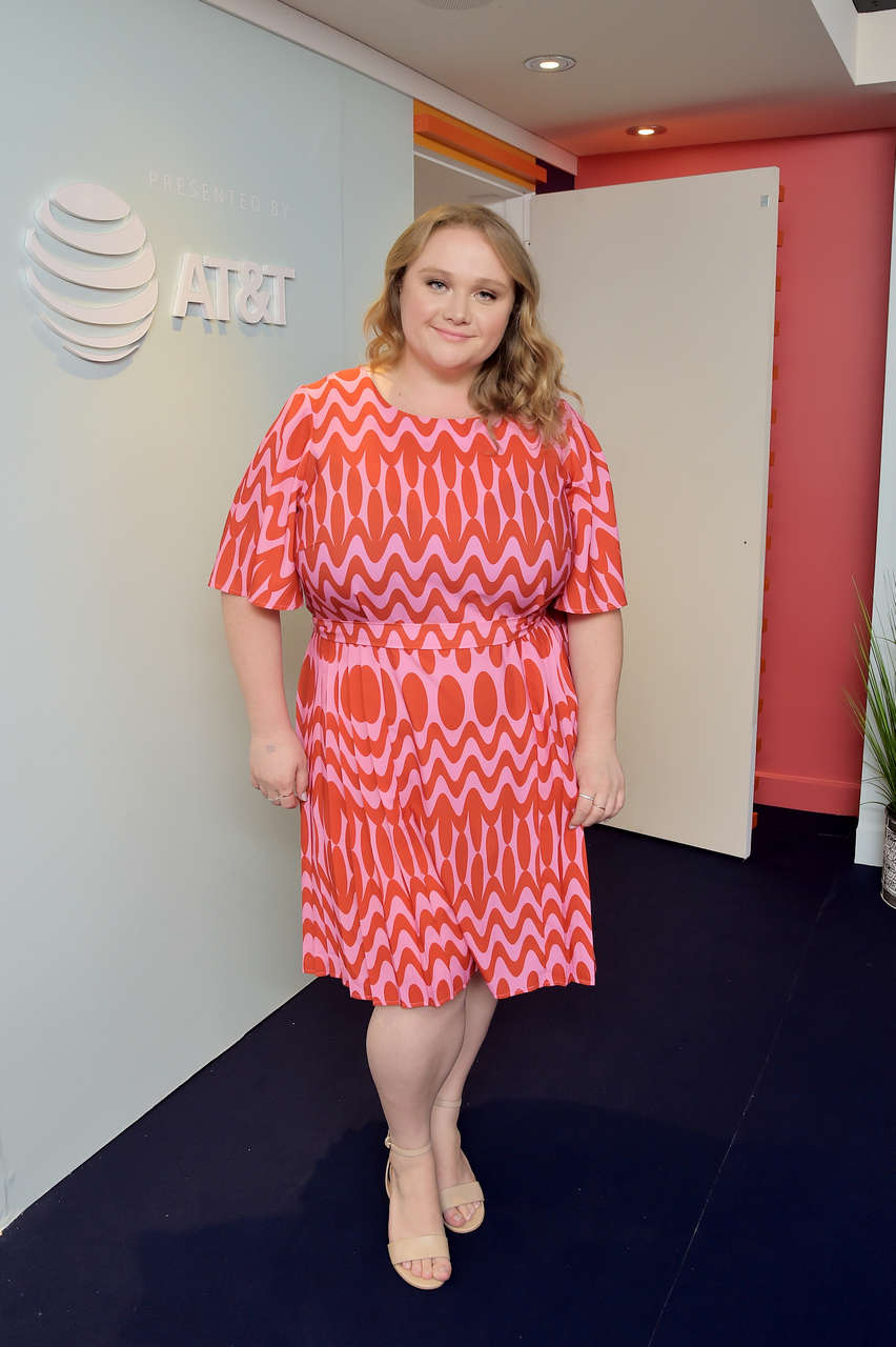 Danielle Macdonald Feet