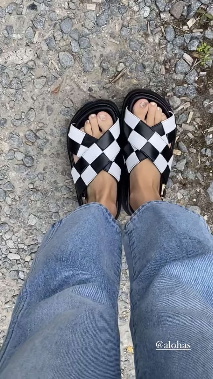 Nina Nesbitt Feet