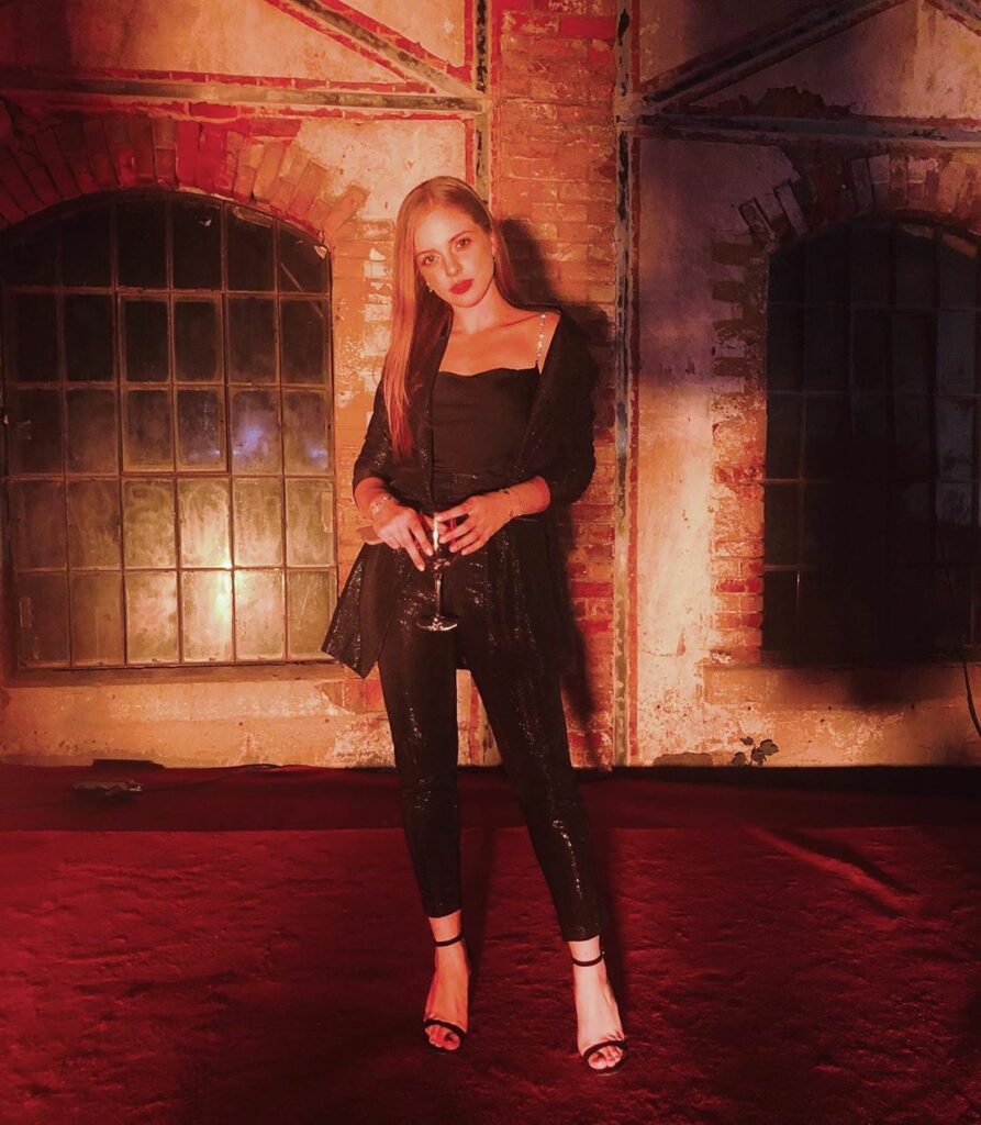 Ipek Filiz Yazici Feet (29 photos)