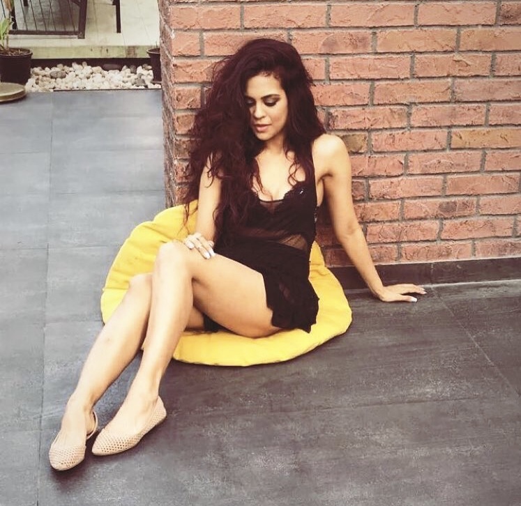 Sana Saeed Feet