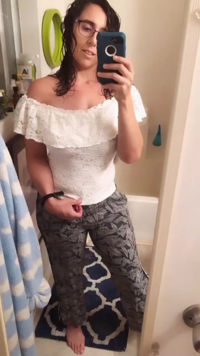 Anna Valenzuela Feet