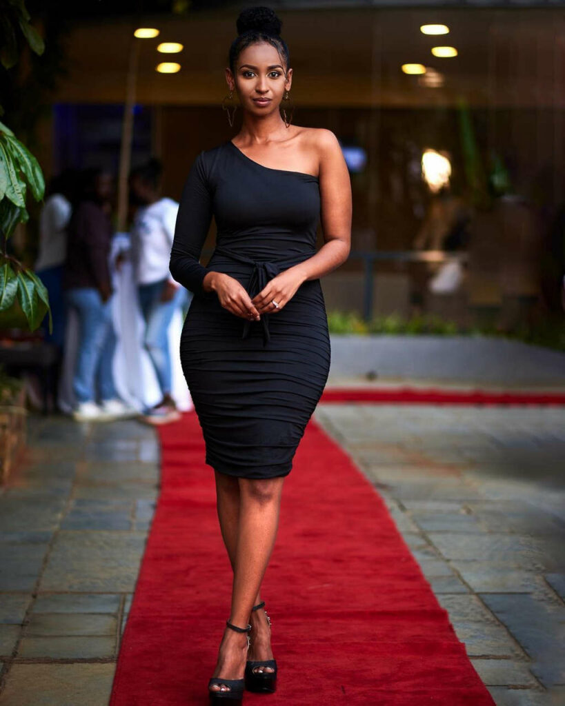 Sarah Hassan Feet (16 photos)