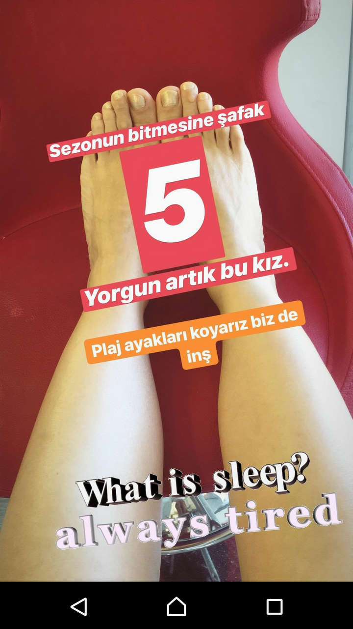 Neslihan Yeldan Feet