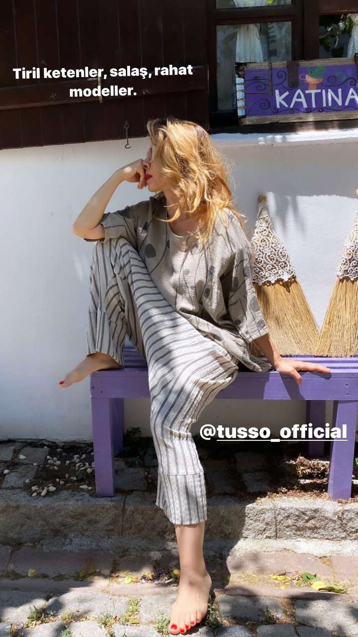 Neslihan Yeldan Feet