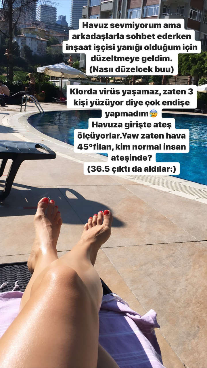 Neslihan Yeldan Feet