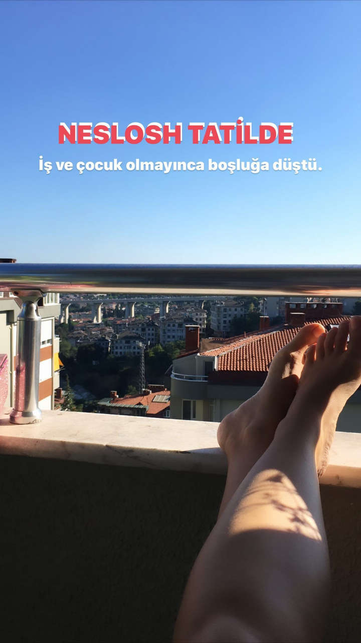 Neslihan Yeldan Feet