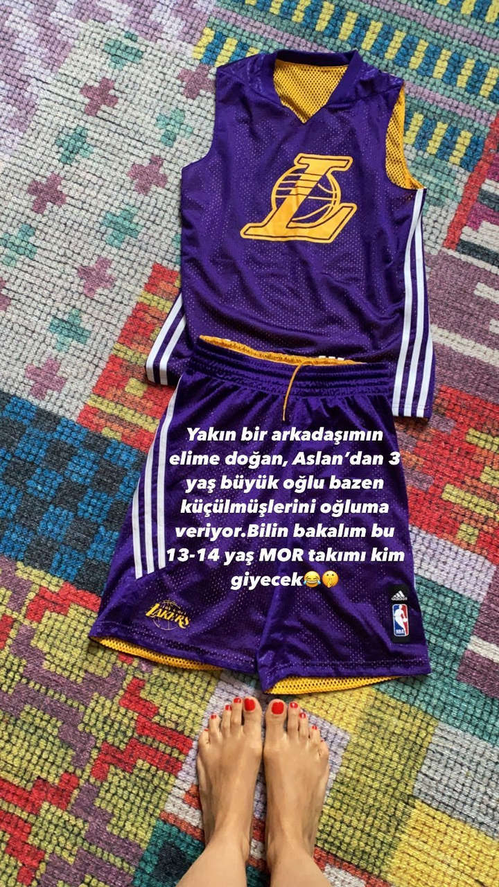 Neslihan Yeldan Feet