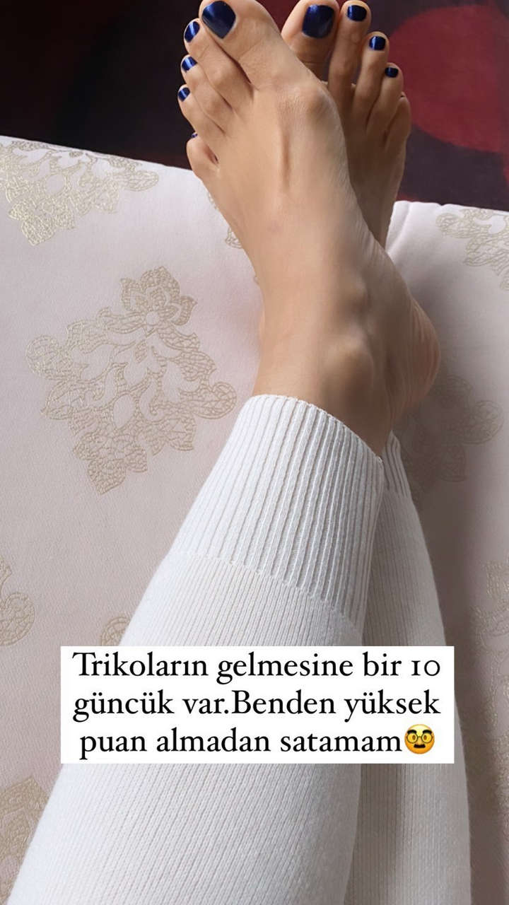 Neslihan Yeldan Feet