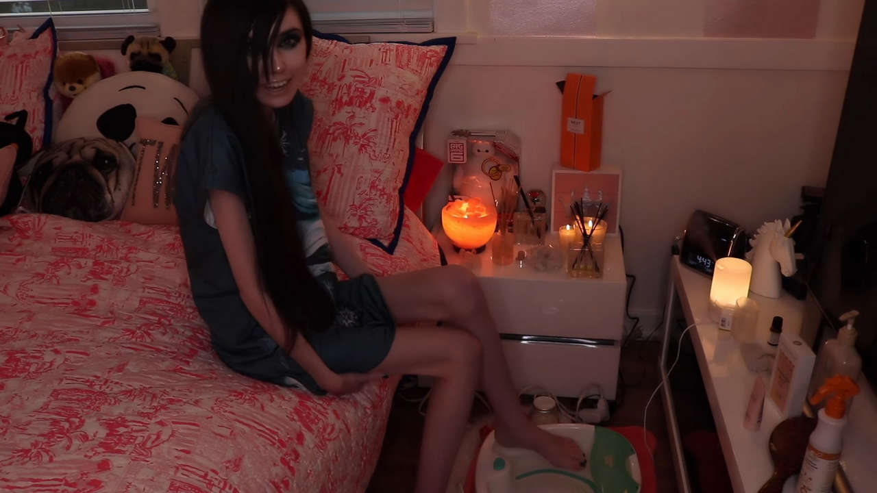 Eugenia Cooney Feet