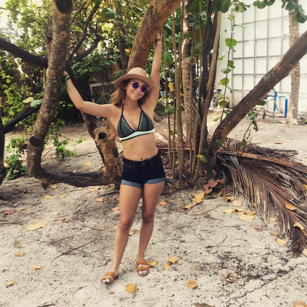 Selah Jeffries Feet (18 photos)