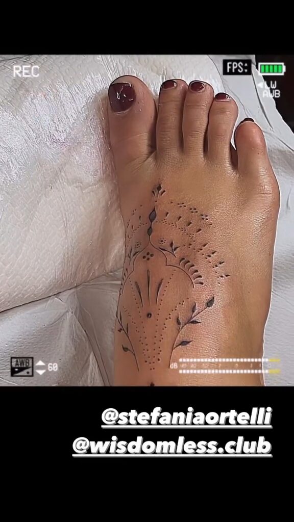 Silvia Provvedi Feet (8 photos)