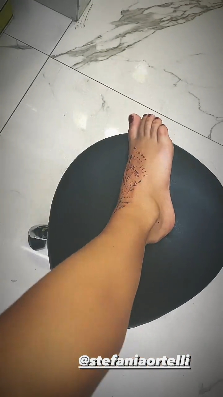 Silvia Provvedi Feet