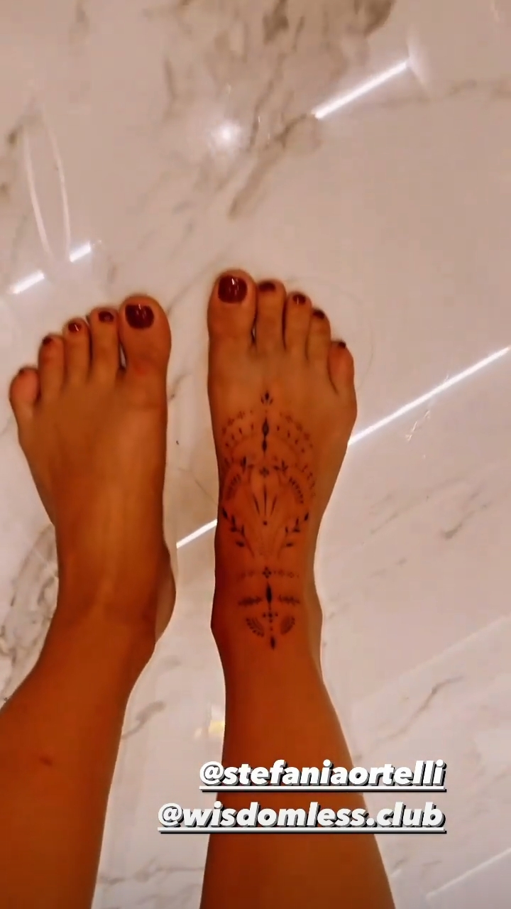 Silvia Provvedi Feet