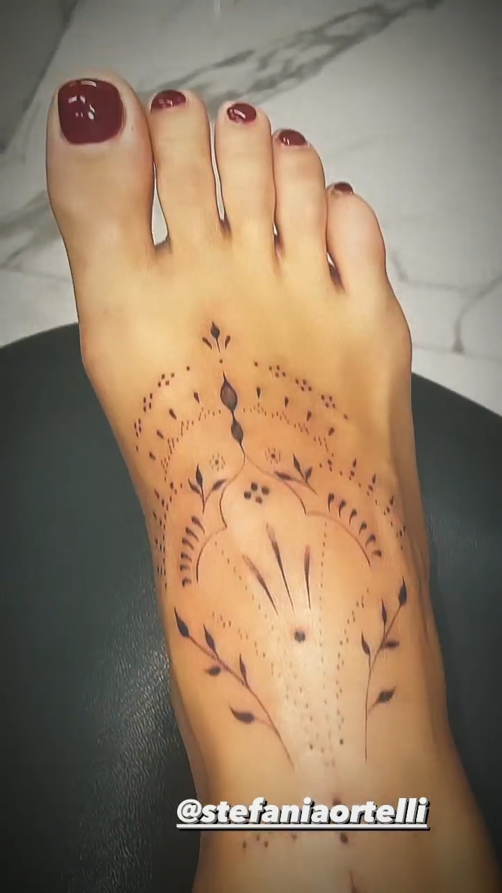 Silvia Provvedi Feet